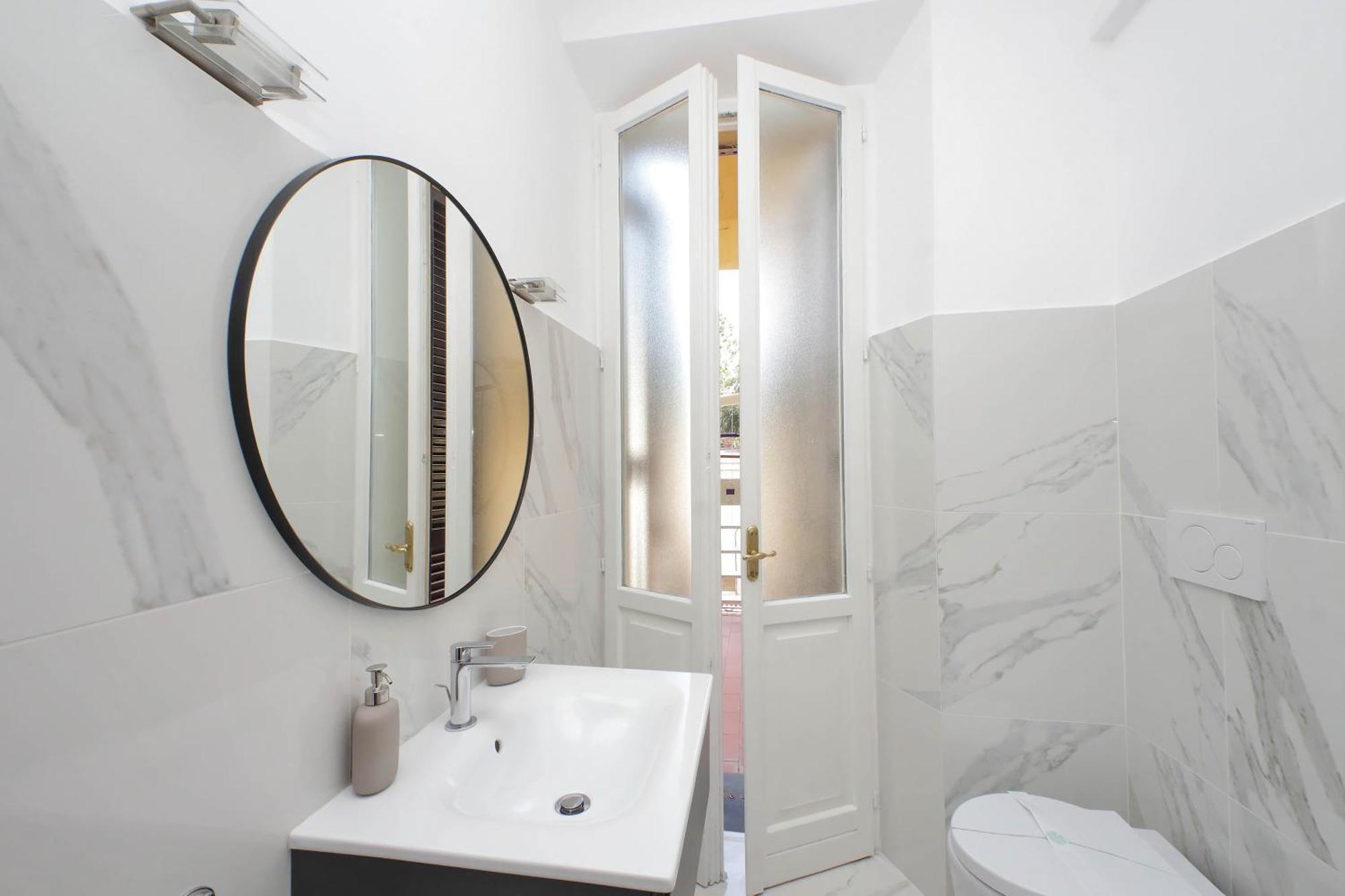 Ych-Comfortable 2 Bedrooms Flat Near Colosseum 로마 외부 사진