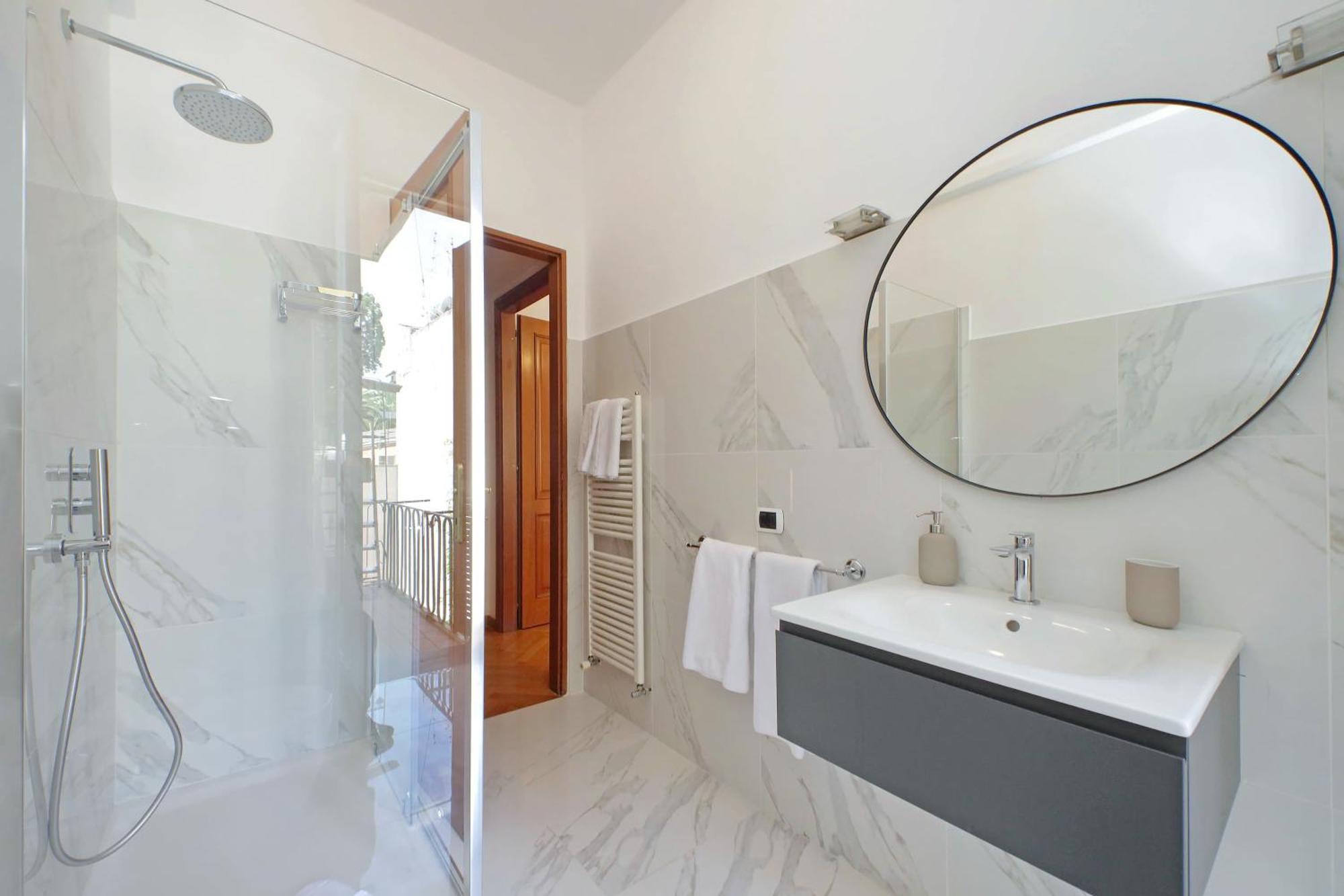 Ych-Comfortable 2 Bedrooms Flat Near Colosseum 로마 외부 사진