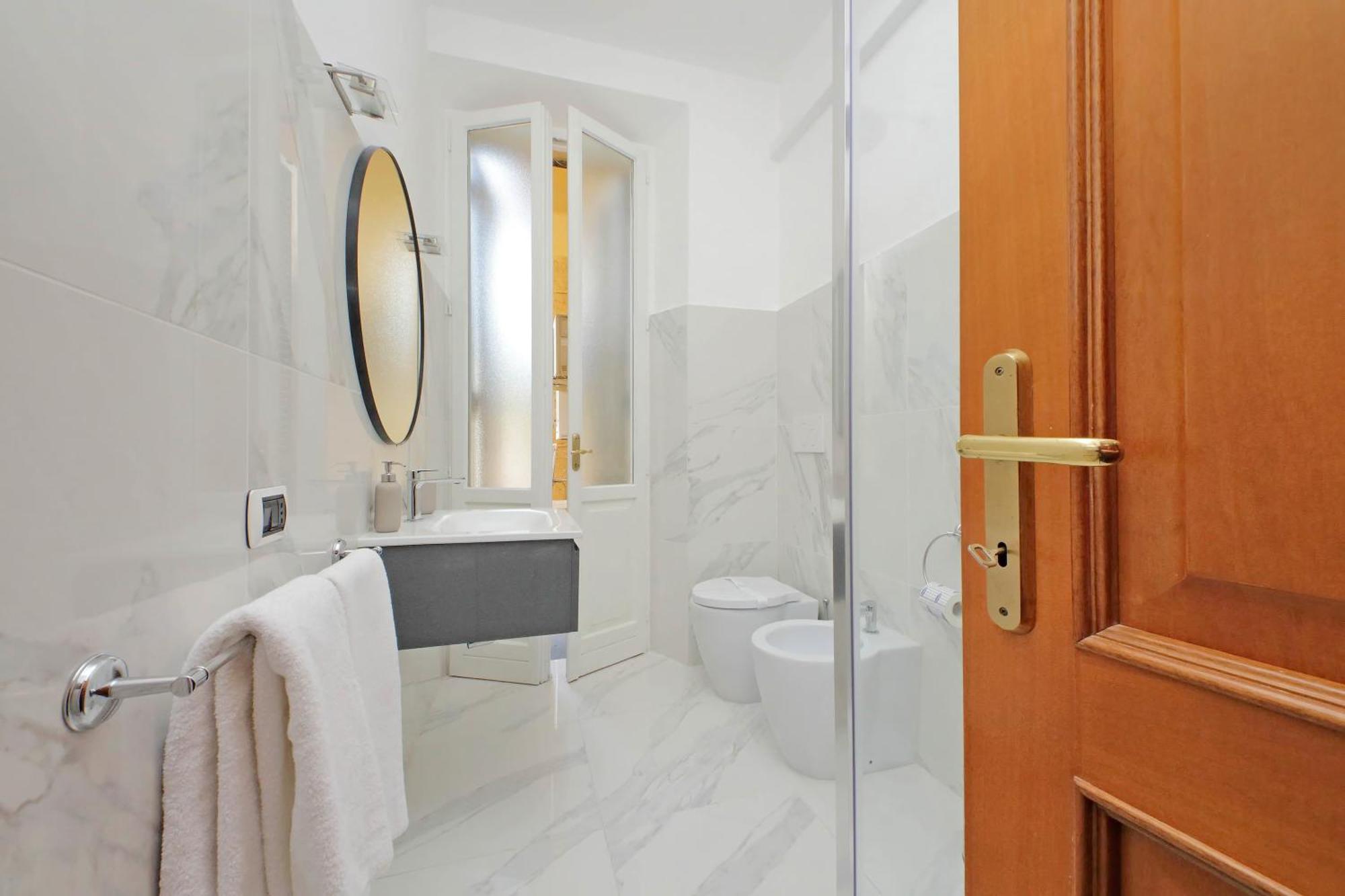 Ych-Comfortable 2 Bedrooms Flat Near Colosseum 로마 외부 사진