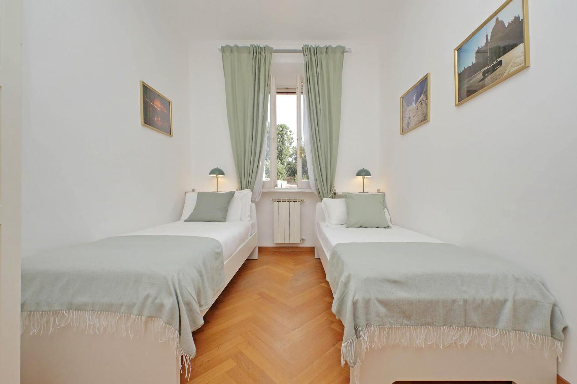 Ych-Comfortable 2 Bedrooms Flat Near Colosseum 로마 외부 사진