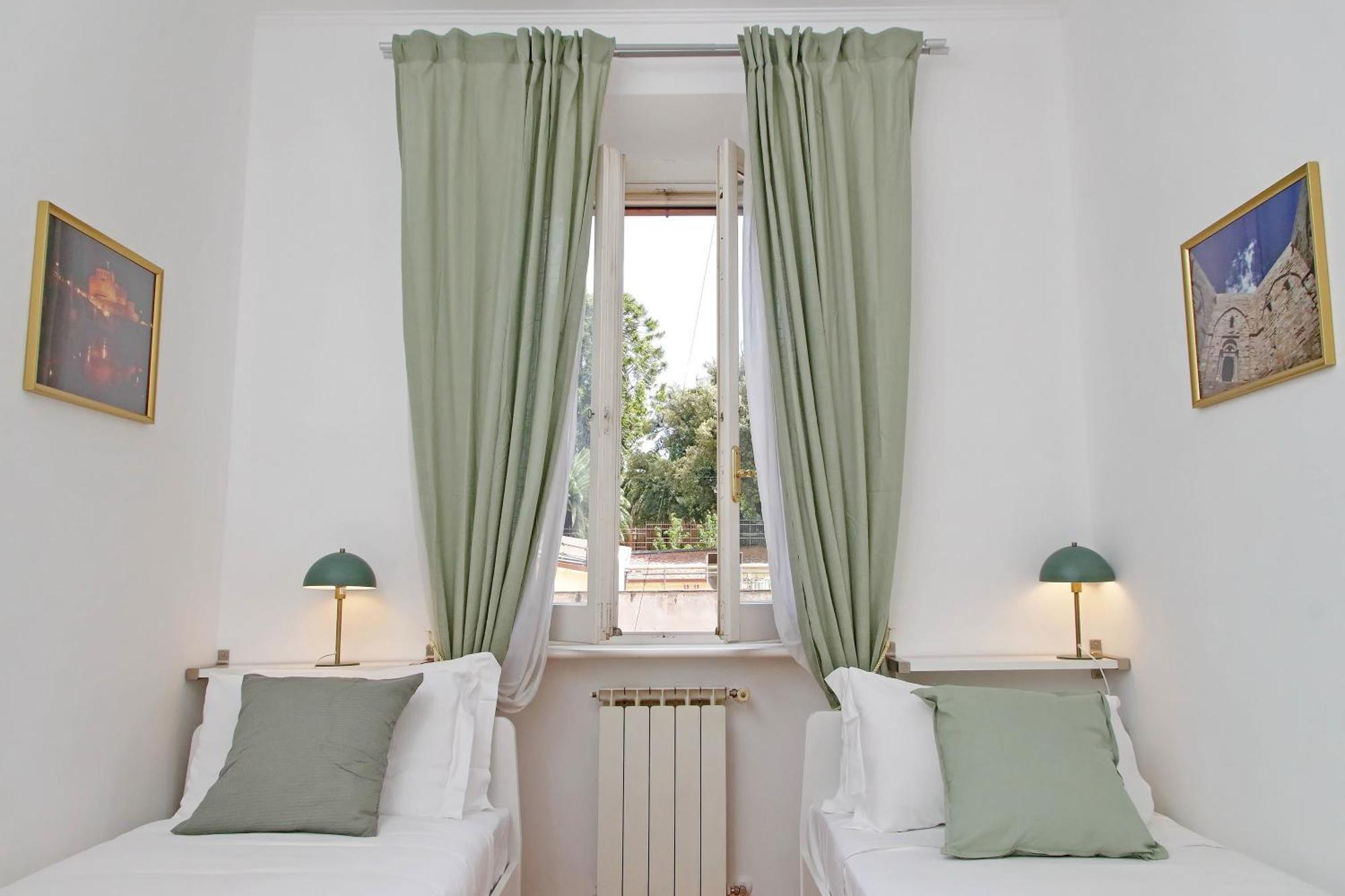 Ych-Comfortable 2 Bedrooms Flat Near Colosseum 로마 외부 사진