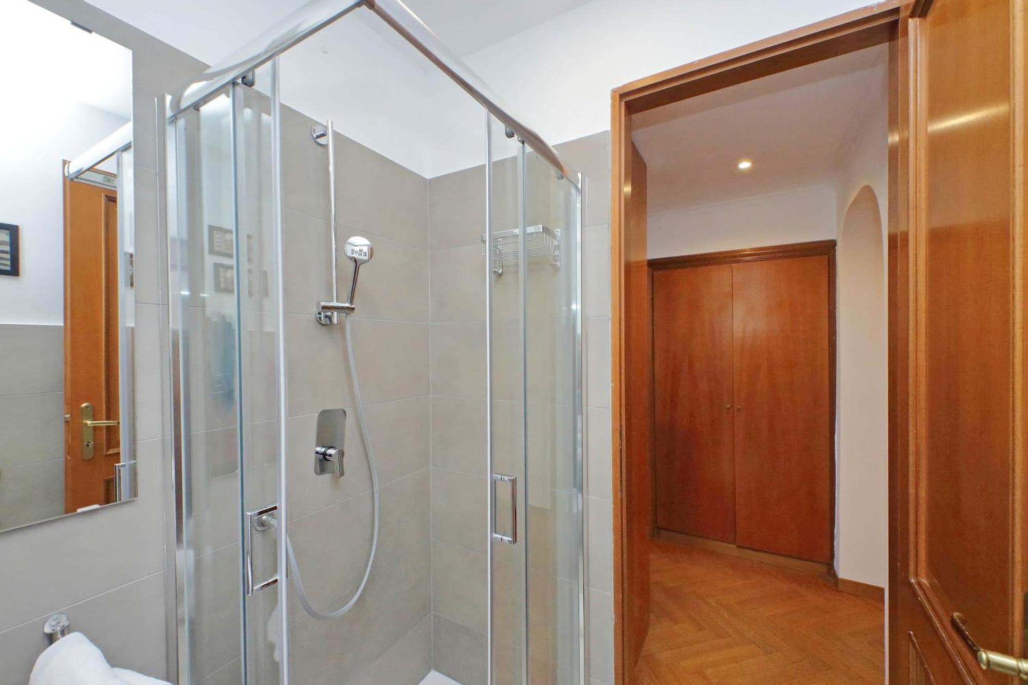 Ych-Comfortable 2 Bedrooms Flat Near Colosseum 로마 외부 사진